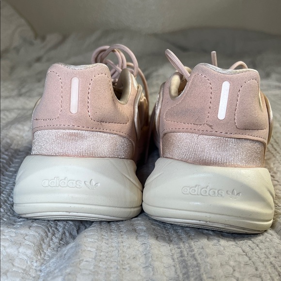 adidas Ozelia Women's Sneakers in Light Pink and Gold size 7.5 - Picture 5 of 10